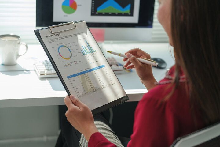 لماذا تفشل تقييمات الأداء السنوية في خدمة فريقك؟